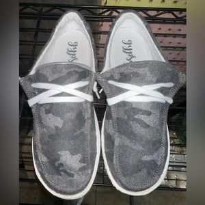 Women’s grey shoes